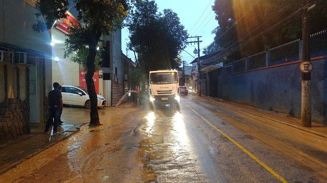 Prefeitura publica nota sobre transtornos causados pelas chuvas na Avenida 18 de Julho