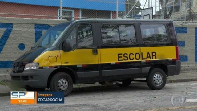 Motoristas de vans escolares deverão estar completamente vacinados contra COVID-19 para transportar alunos na volta as aulas
