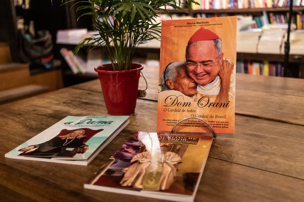 Personalidades importantes comparecem ao lançamento dos livros do Jornalista Dauro Machado, na Livraria da Travessa, no dia 11/02