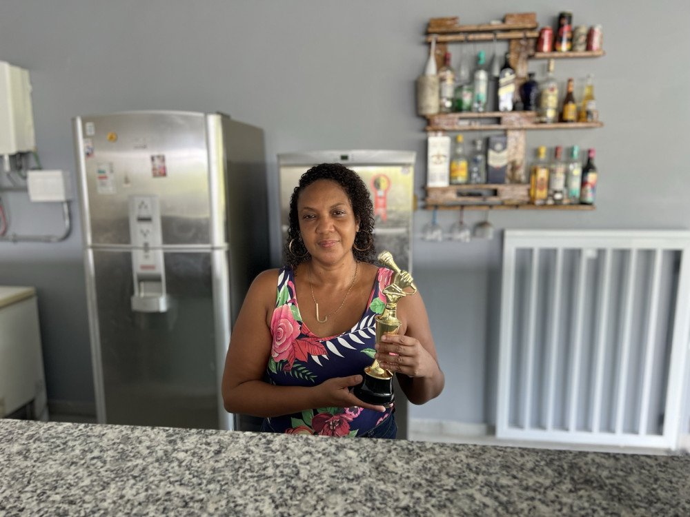 Cozinheira Alba Valéria recebe Troféu 