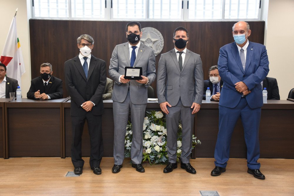 Inauguração do novo Fórum: Tributo ao esforço do Juiz Marco Aurélio Souza Soares, seguido pelo atual Diretor, Juiz Diego Martinez