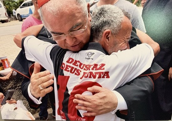 Apóstolo inquieto, servidor de Deus e de seu povo, comunicador dos planos de Deus, um pastor amigo, Pastor da Unidade, Coração humilde e caridoso, Arcebispo do Diálogo.   25 anos de Ordenação Episcopal de Dom Orani João Tempesta. O Cardeal do Brasil.