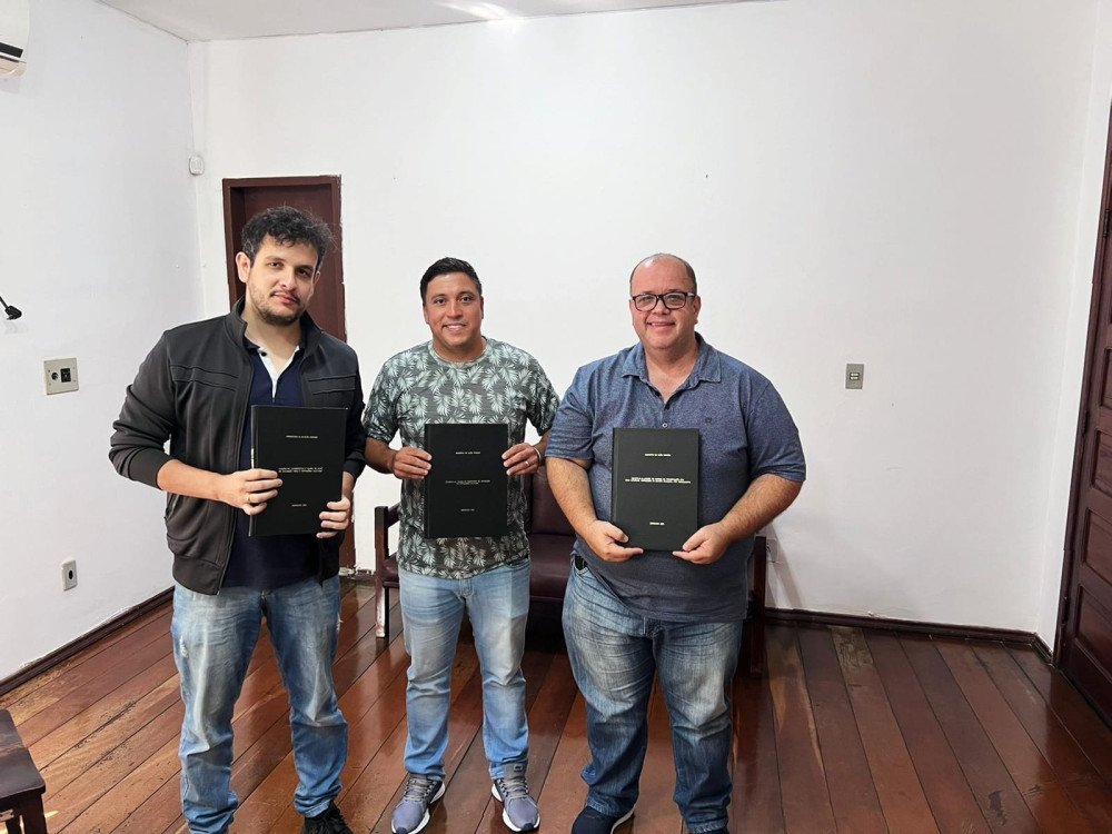Secretário Pablo entrega Plano de Inventário do Patrimônio Histórico ao Prefeito Municipal. Estudo é o primeiro passo para que Além Paraíba a receber de 30 para 250 mil Reais do ICMs do Patrimônio Histórico