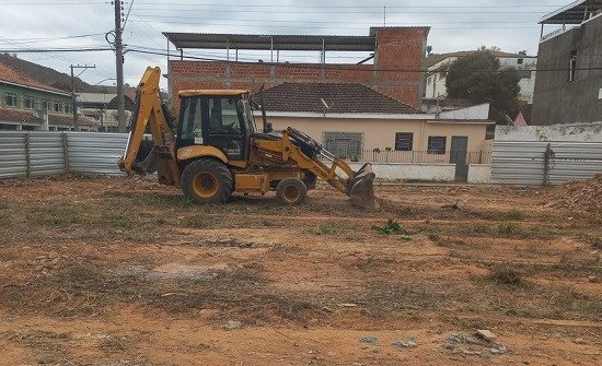 Prefeitura prepara terreno no Jardim Paraíso. Obra da praça será iniciada nos próximos dias