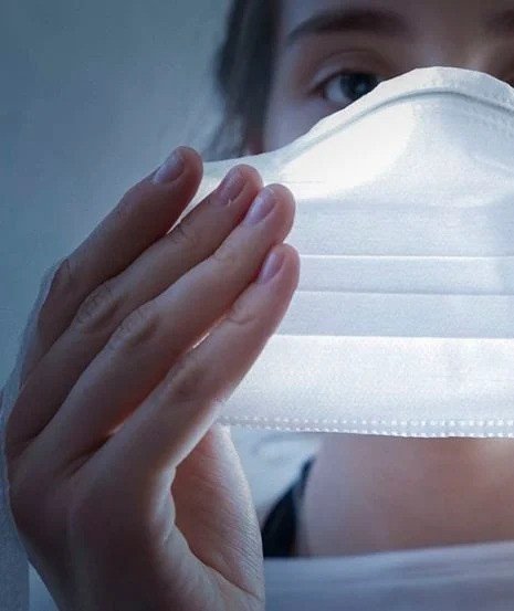 Contra avanço da Covid-19, Prefeitura recomenda uso de máscara e vacinação atualizada Orientações valem para locais abertos e fechados, sobretudo no transporte público.