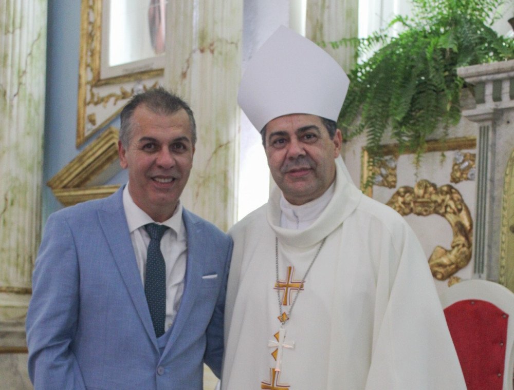 Celebrada pelo Bispo, Dom Edson Oriolo, Missa solene marcou os 40 anos de carreira profissional do Jornalista Dauro Machado