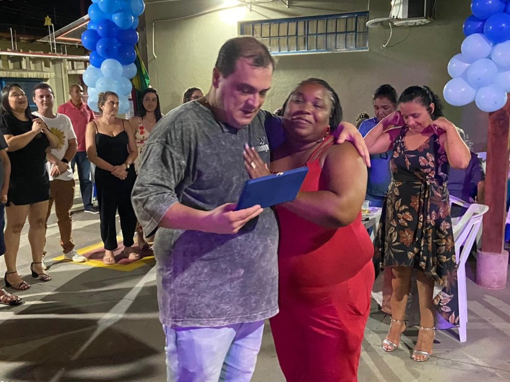 Secretário de Saúde é homenageado durante confraternização de fim de ano