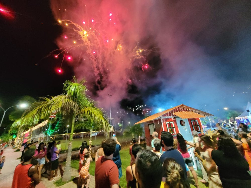 Multidão comparece a abertura do Projeto 