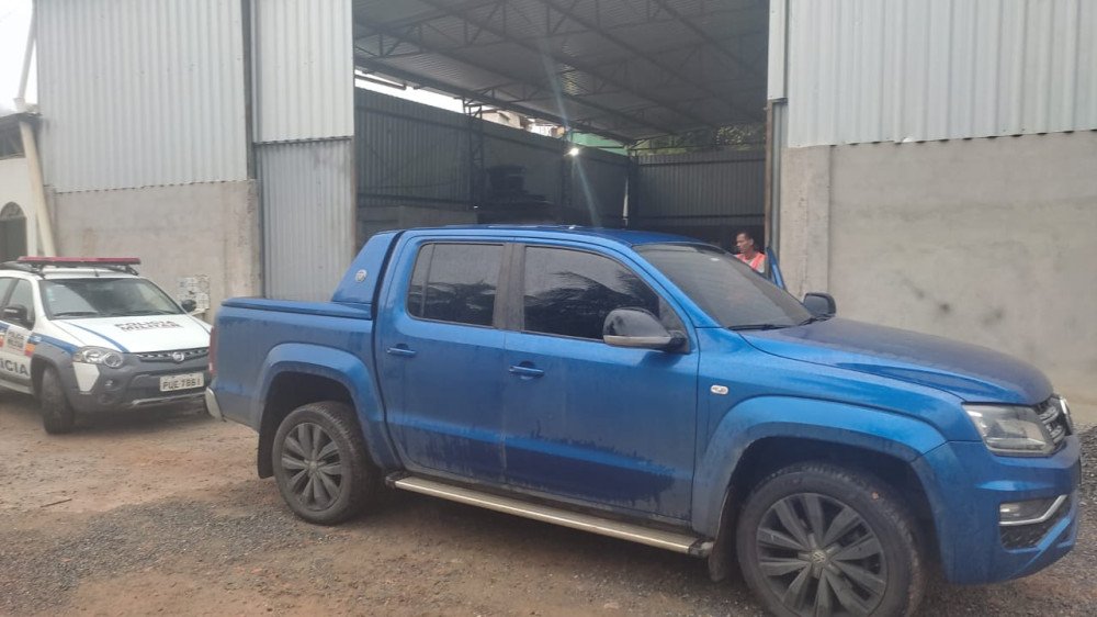 URGENTE: CAMIONETE AMAROK DO EX PROVEDOR DO HOSPITAL FOI APREENDIDA HOJE PELA JUSTIÇA. VEÍCULO DE LUXO VALE CERCA DE 300 MIL REAIS