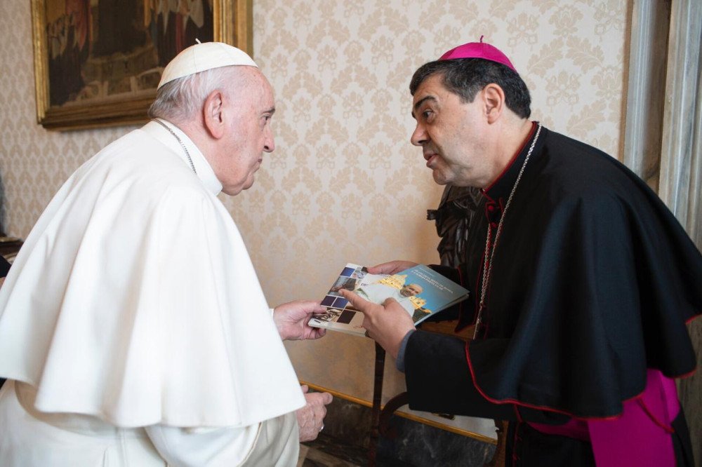 Dom Edson Oriolo, Bispo de Leopoldina e um dos mais preparados e brilhantes do Episcopado brasileiro tem texto publicado pela Paulus e republicado aqui. Confira.