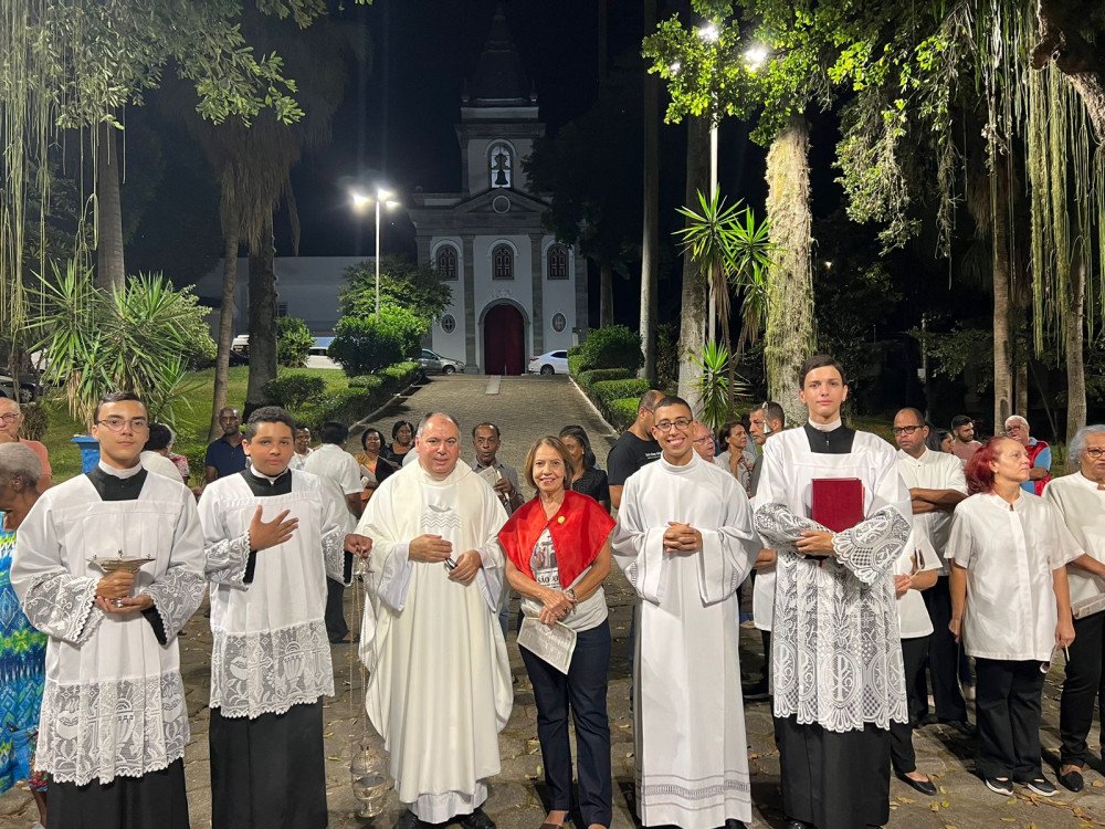 Missa de Vigília e do domingo de Páscoa foram o ponto alto da Semana Santa em Além Paraíba