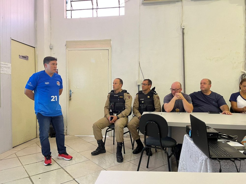 Prefeito apresentou projeto “Segurança a Além da Escola” aos gestores escolares em parceria com polícia militar