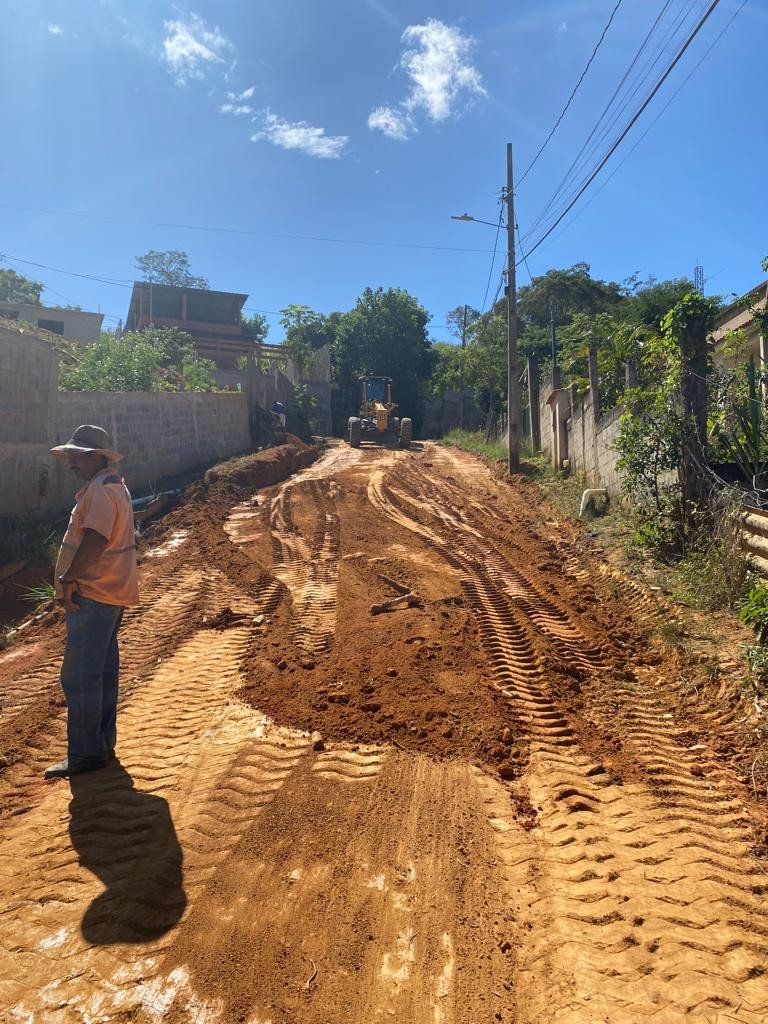 Ruas de Fernando Lobo serão pavimentadas em breve. Prefeitura iniciou preparação do solo e ajustes na rede de captação de águas