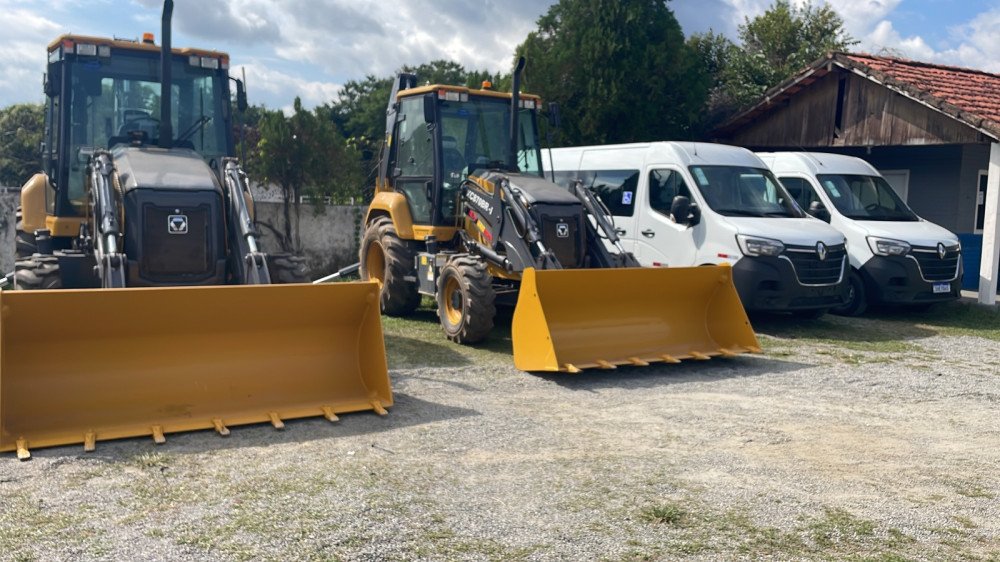 Prefeitura adquire novas máquinas e veículos para melhor atender a população