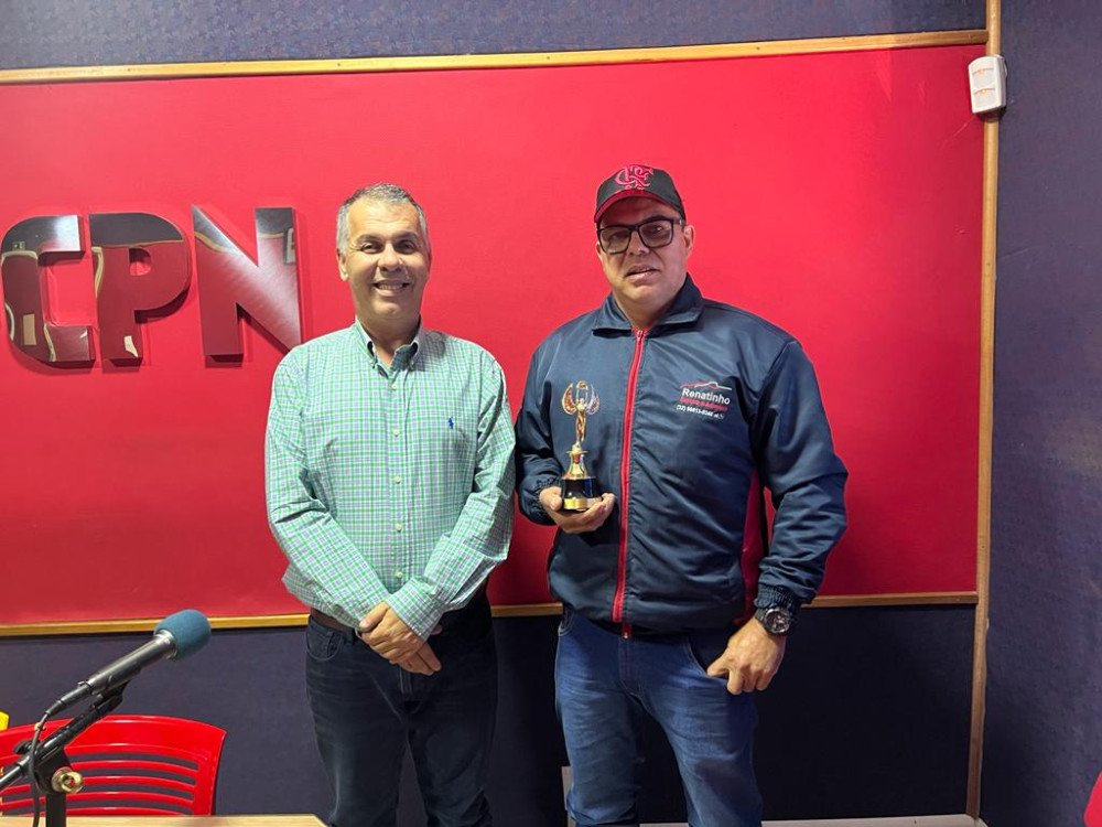 Renatinho Eletricista recebe Prêmio de Destaque 2023 como profissional do ano em elétrica de automóveis