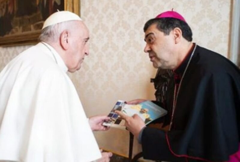 Notícia no site oficial do Vaticano: Dom Edson Oriolo lança livro em Portugal 