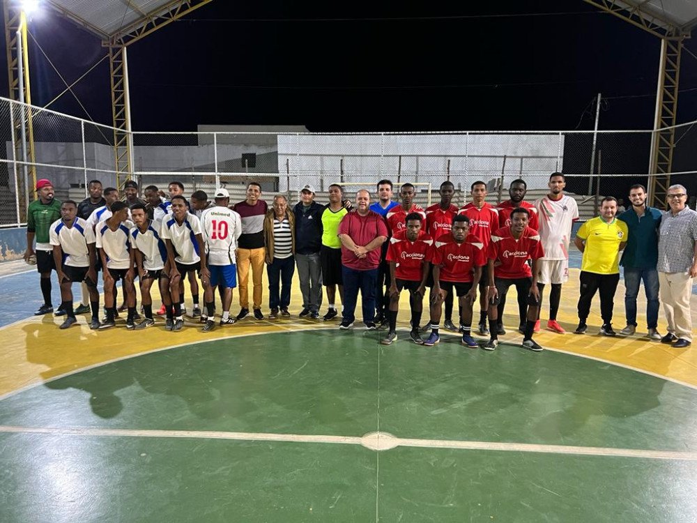 Com apoio da Prefeitura torneiro de futebol de salão é realizado na Terra do Santo