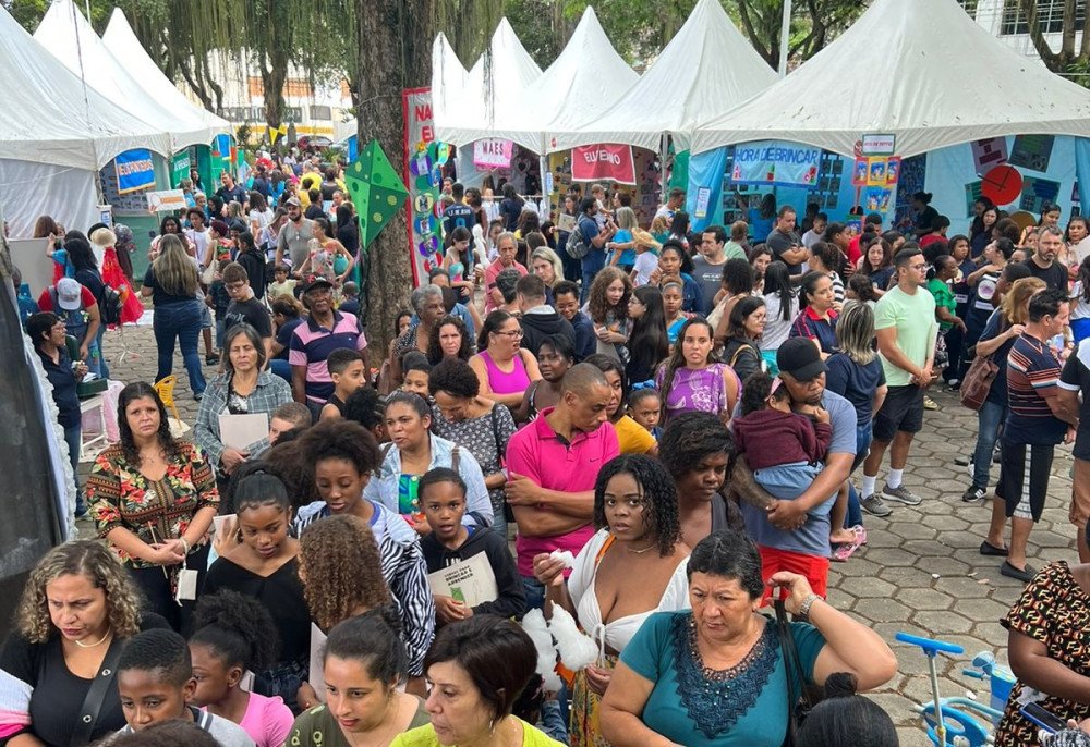 Feira Literária reuniu centenas de pessoas na Praça Coronel Breves na manhã de 16 de setembro