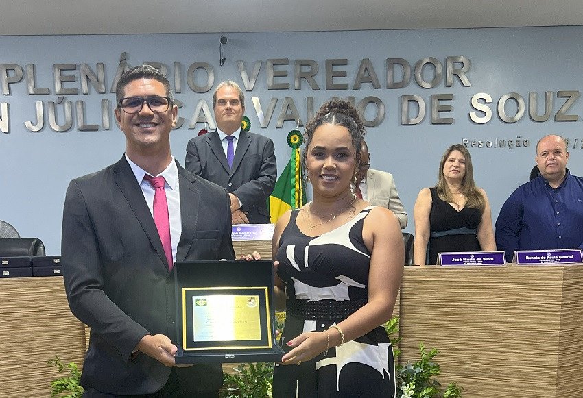 Secretária de Assistência Social e Primeira Dama, Glaciele Silva Souza recebeu mais alta honraria da Câmara Municipal
