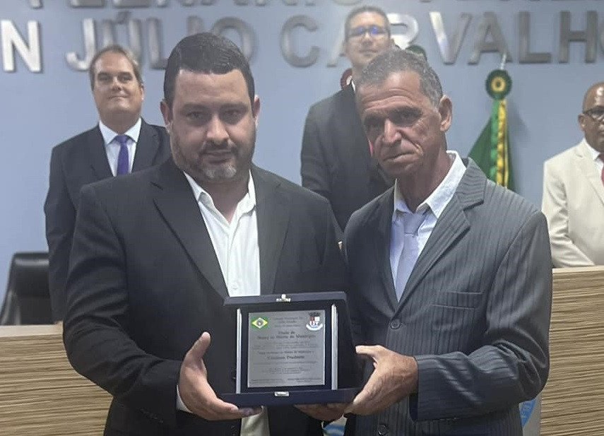 Cristiano, Diretor da principal Auto Escola da região, recebeu reconhecimento e homenagem na Câmara Municipal