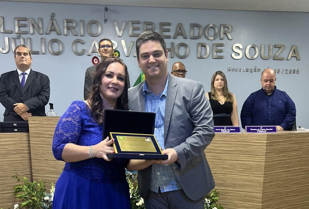 Justa homenagem: Médico Vitor Lemos recebeu Comenda Mercadante na Câmara por indicação da Vereadora Débora Madalena