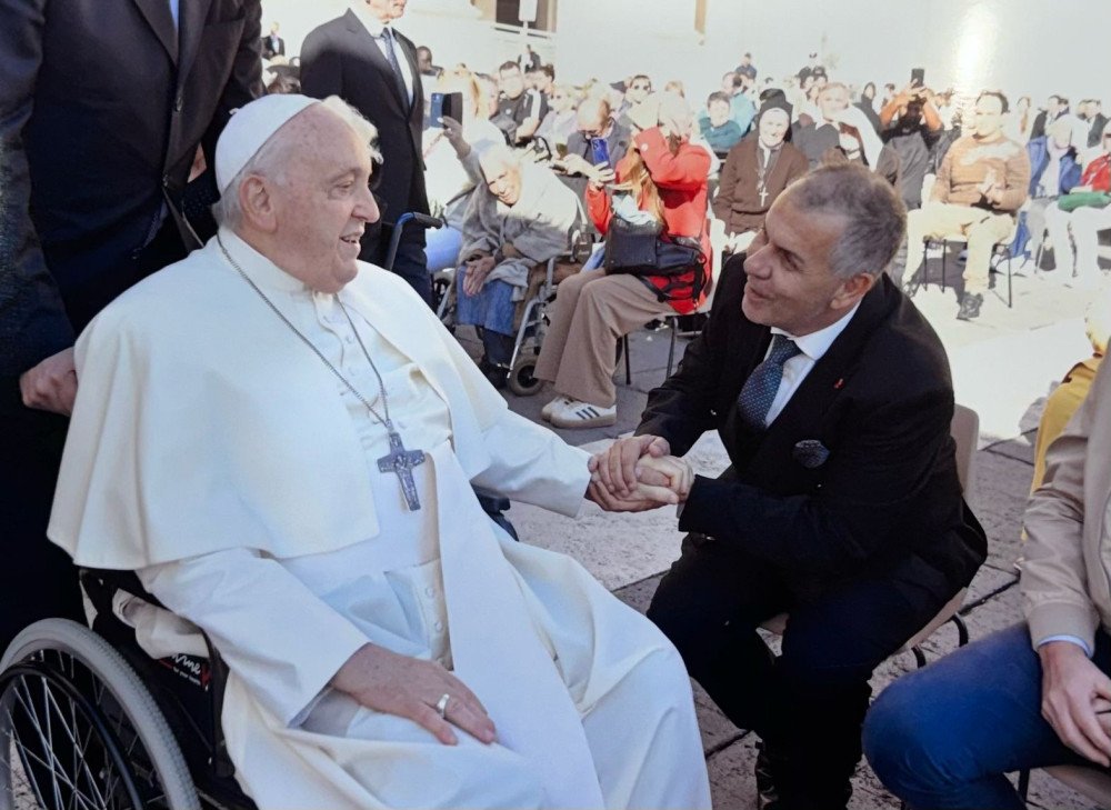 Encontro Histórico: Jornalista Dauro Machado se encontra com o Papa Francisco no Vaticano