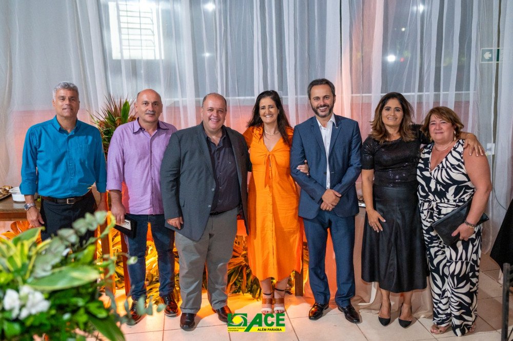 Associação Comercial e Empresarial de Além Paraíba Homenageia Empresas no Mérito Empresarial Comenda Adão Araújo.