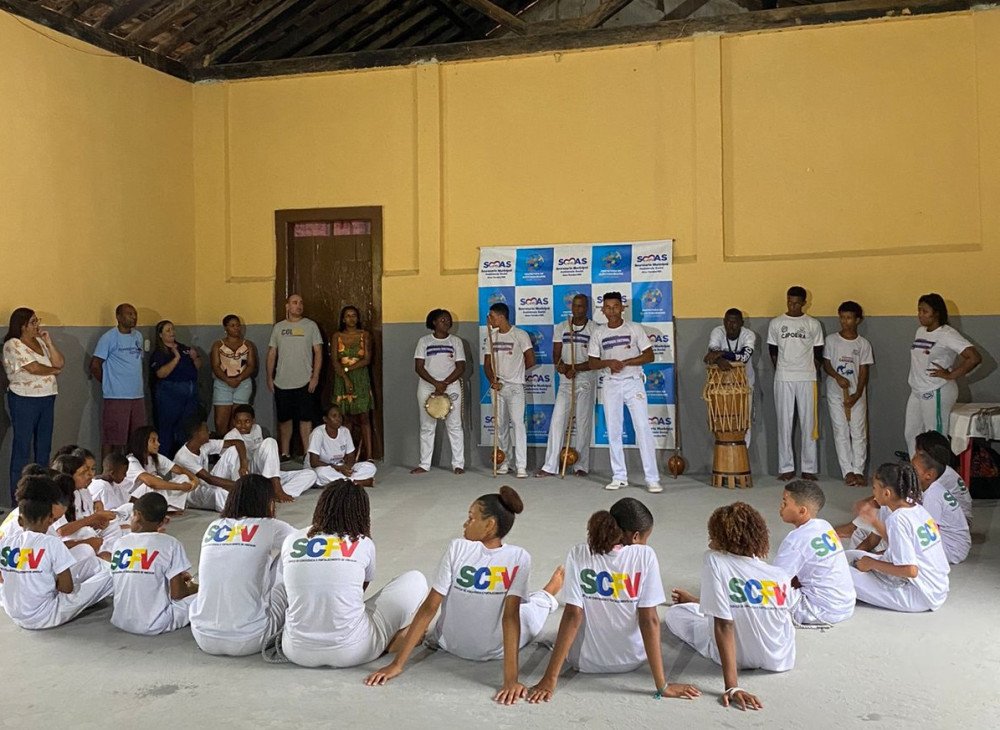 Alunos da oficina de Capoeira recebem “cordões” do Mestre Pinguim