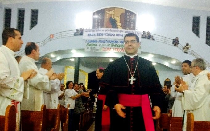 Em tempos de isolamento, Dom Edson Oriolo, Bispo de Leopoldina, tem sido uma inspiração e uma voz de esperança para os Católicos da Região com textos e mensagens que tanto acalentam os corações
