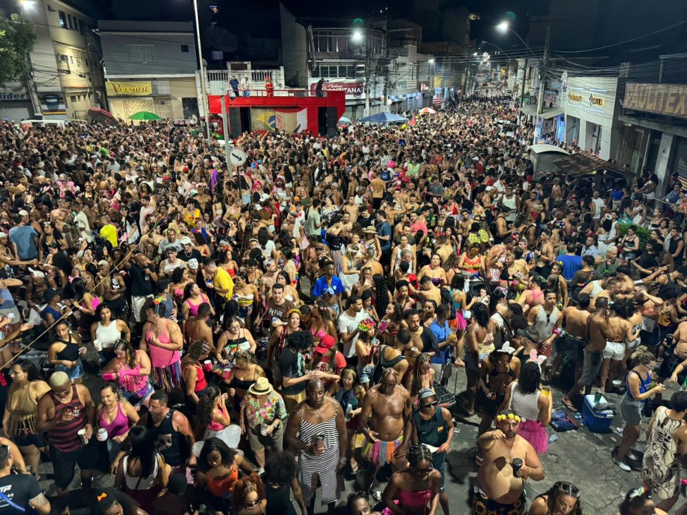 Carnaval 2024: Festa, alegria e multidão em Além Paraíba. A festa continua até 6ª Feira