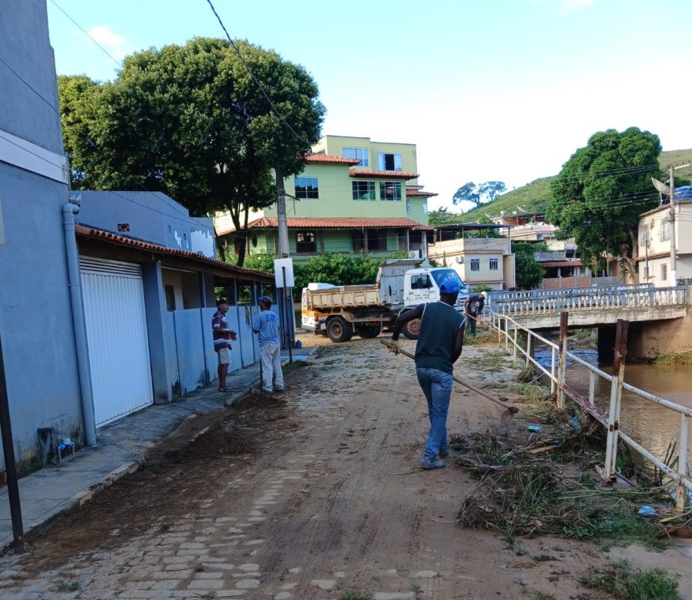 Prefeitura realizou limpeza nos bairros da cidade após forte chuva de sexta feira
