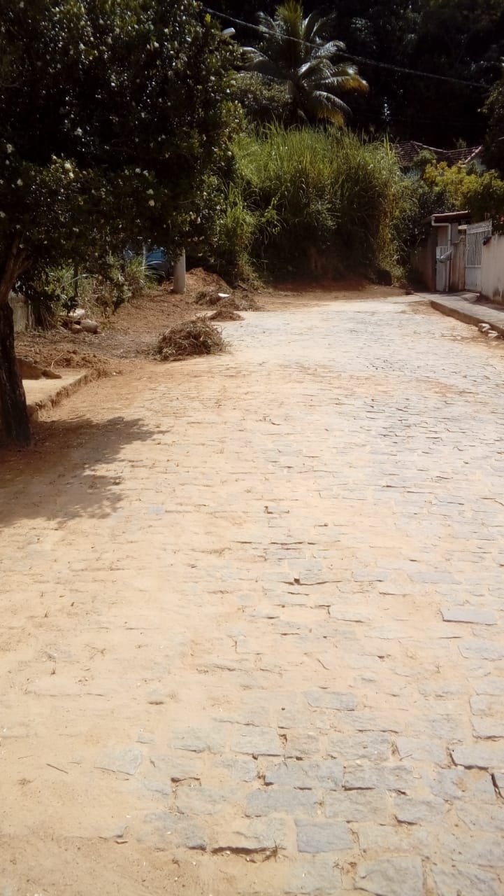 Secretaria de Obras trabalha no feriado em multirões de limpeza em bairros da cidade