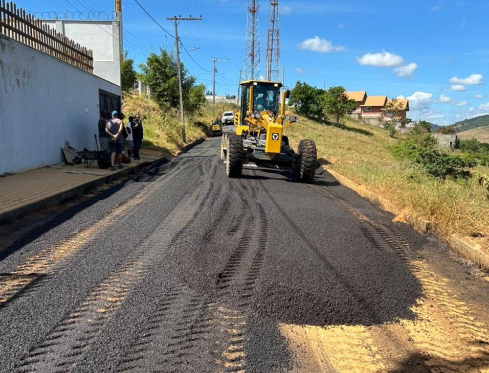 Mais um trecho de rua é asfaltado no loteamento Novo Horizonte (Rua do Centro Espírita)