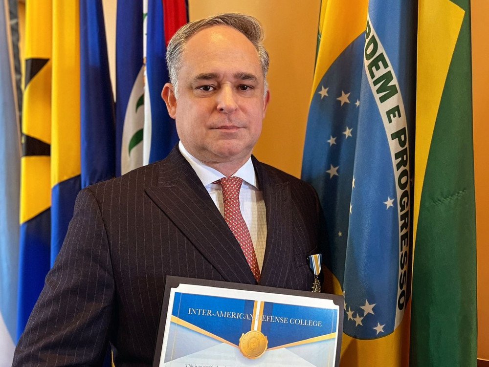 Ilustre Brasileiro e figura de destaque no Estado do Rio e no País recebe alta condecoração Militar nos Estados Unidos