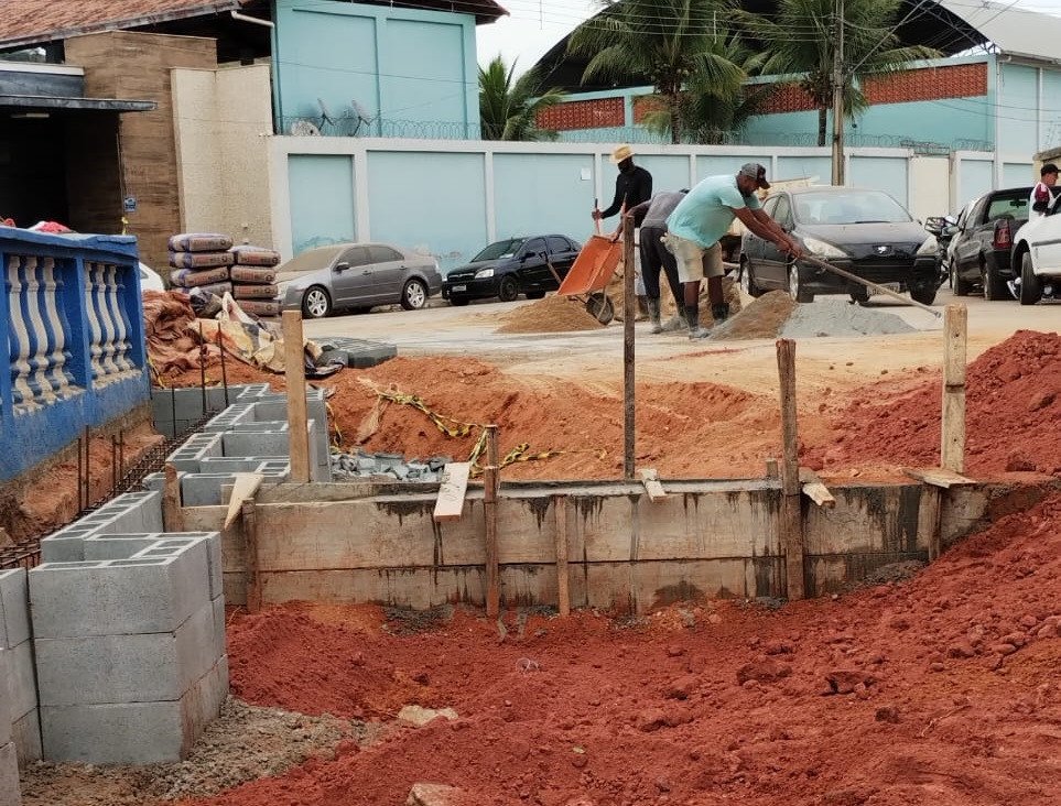 Ponte na Ilha do Lazareto começa a ser aterrada. Reconstrução está sendo feita dentro das melhores técnicas.
