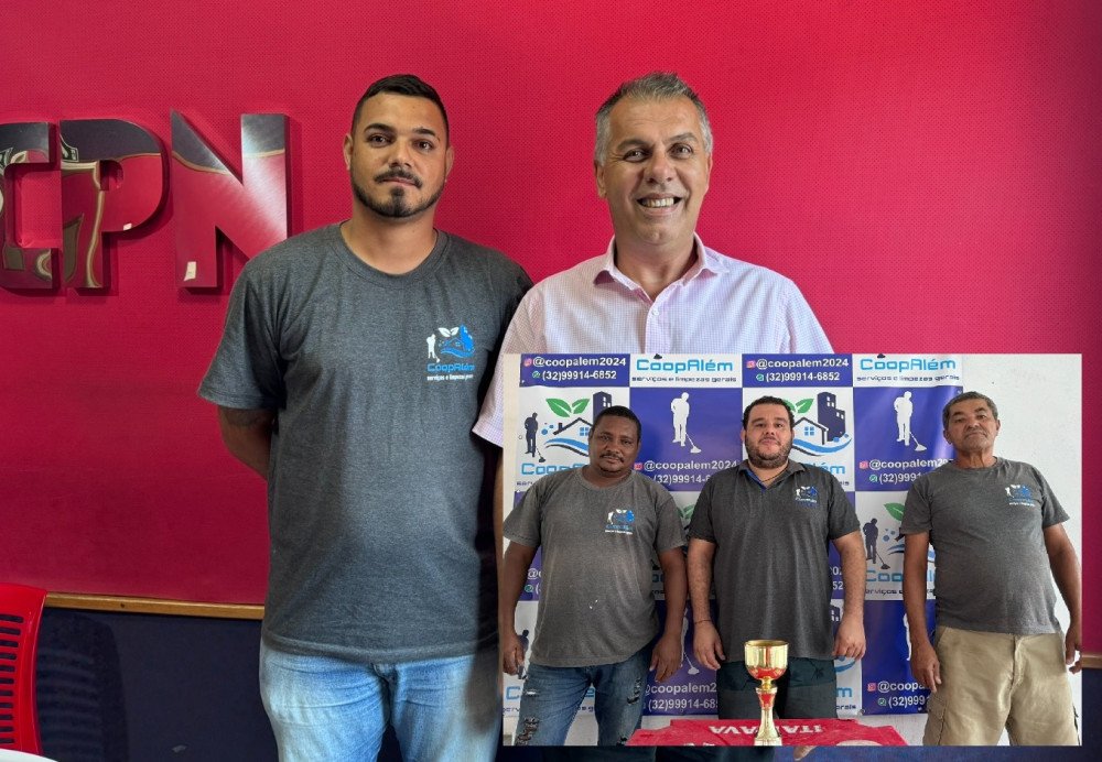 COOPALÉM recebe troféu por reconhecimento da excelência de seus serviços de limpeza das ruas de Além Paraíba
