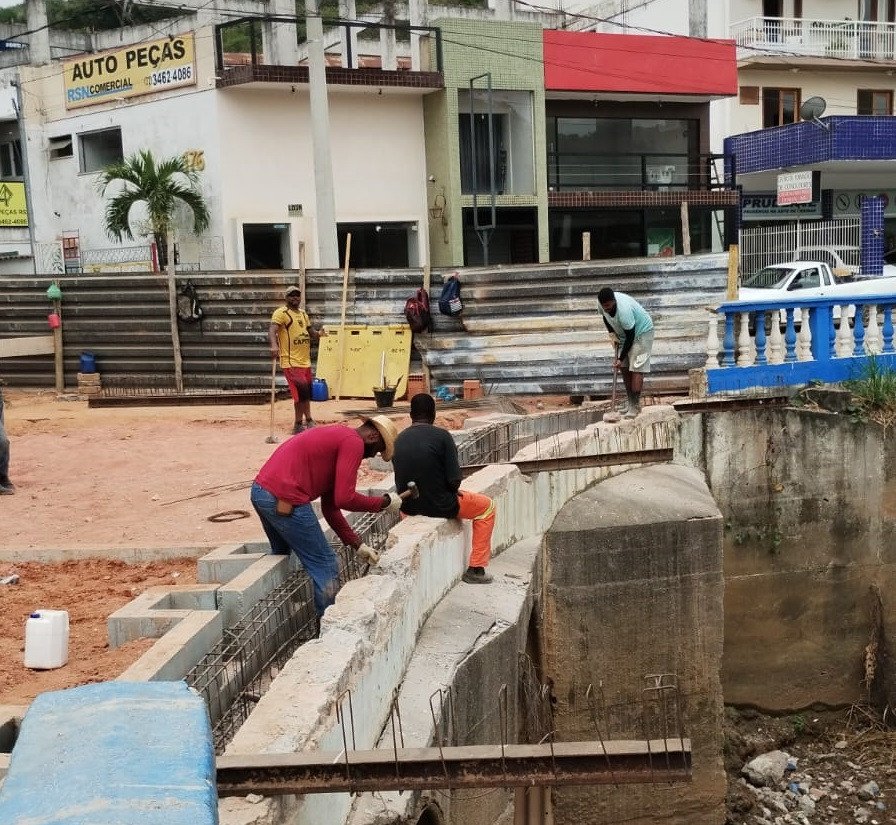 Reconstrução da ponte na Ilha do Lazareto terá calçadas mais largas. Obra está na fase do aterramento