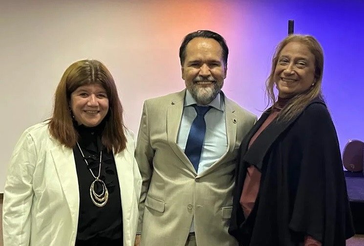 Chefe do Cartório Eleitoral de Além Paraíba, Carla Farage, esteve presente na posse do novo Presidente do TRE MG