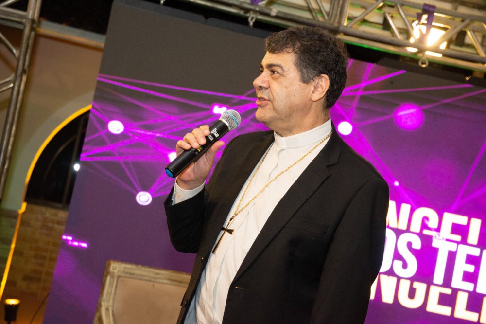 Diocese de Leopoldina torna-se referência no País. Bispo Dom Edson Oriolo, recentemente chegado do México onde participou de seminário sobre Inteligência Artificial e Evangelização, é referência no Episcopado Brasileiro