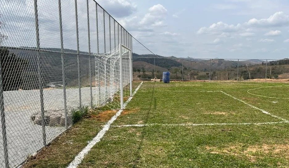 Campos de Futebol no Goiabal e Bambuzinho receberão potentes leds por energia solar