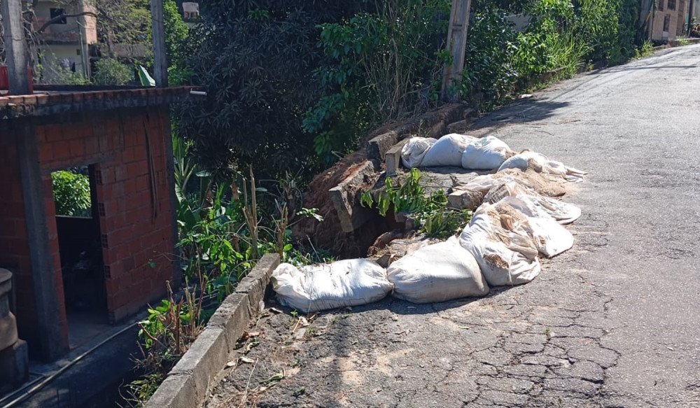 Mais uma obra importante: Prefeitura começa a contenção de rua no Bairro Timbira