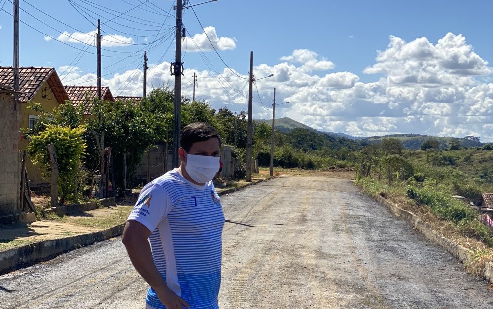 Promessa cumprida: Miguel visita obra de asfaltamento no Campo Alegre