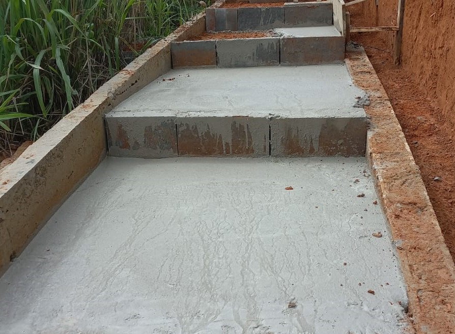 Escada na Santa Rita está sendo concluída garantindo melhor acesso a moradores da parte alta do bairro