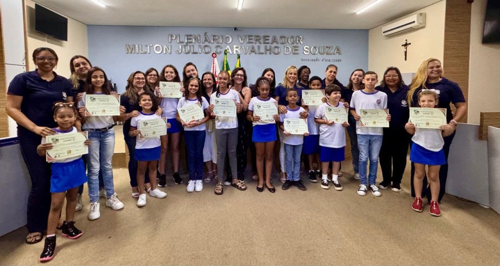 SECRETARIA MUNICIPAL DE EDUCAÇÃO PROMOVE PREMIAÇÃO DO(A) ALUNO(A) NOTA 10