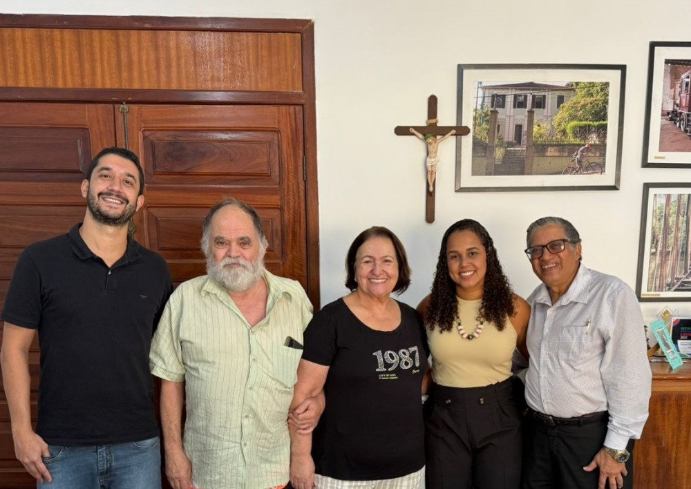 Casa de Passagem de Além Paraíba agora tem sede própria. Secretária Ciele participou da assinatura deste momento importante para o Município