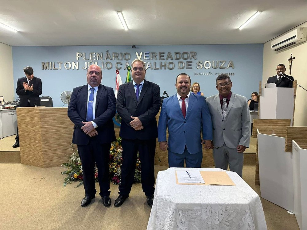 Vereadores tomam posse. David da Paz, candidato único é eleito por unanimidade Presidente da Câmara