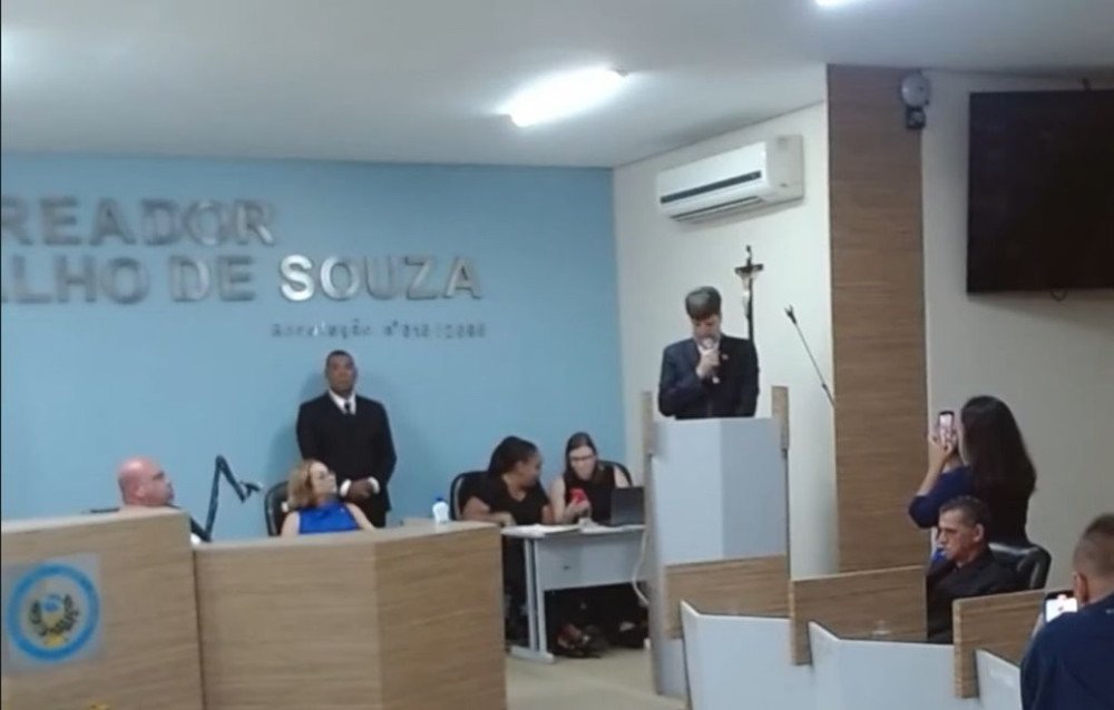 Dr. Paulo Goldstein e Guará das Voluntárias tomaram posse como Prefeito e Vice diante de um grande público na Cãmara