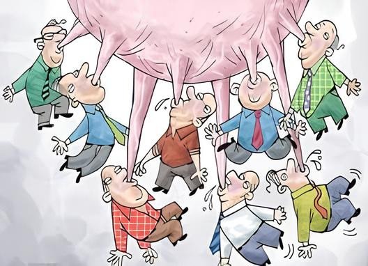 Chega a ser descarada a postura de alguns egressos da outra gestão que pedem emprego ou retorno para a atual