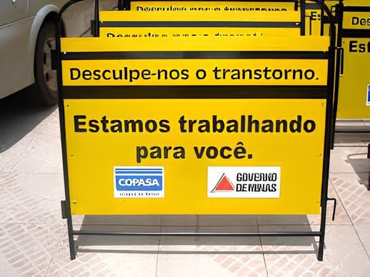 Abrindo e fechando pequenos trechos no mesmo dia, obra da COPASA no centro da cidade está causando menos transtornos
