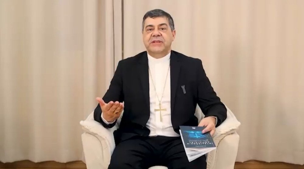 Dom Edson Oriolo, Bispo de Leopoldina, lança mais um livro. A obra trata do uso da Inteligência Artificial na Evangelização.